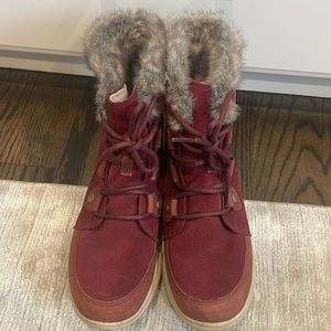 Sorel Cranberry Suede Boot Size 8